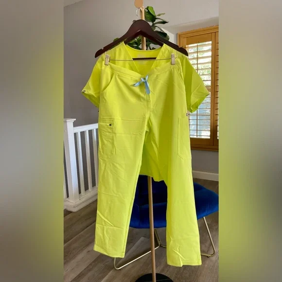 NWT Figs Set High Waisted Yola Skinny Scrub Pants™ Women’s Size Top L Pants M - Picture 1 of 7